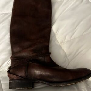 Frye women's boots size 9. Brown distressed leather. In excellent shape.